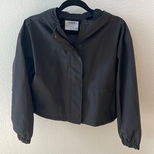 Black water resistant wind breaker